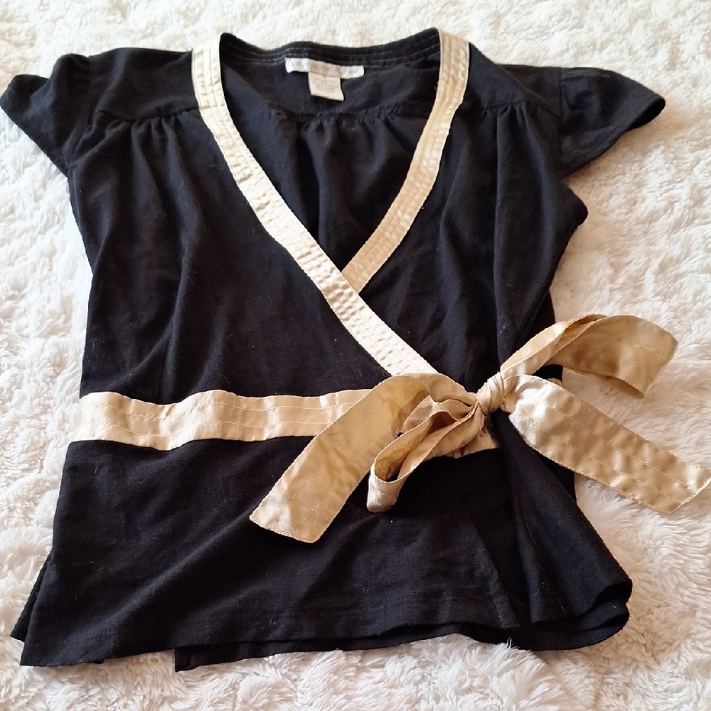 Lavender Star black and tan wrap top Size S